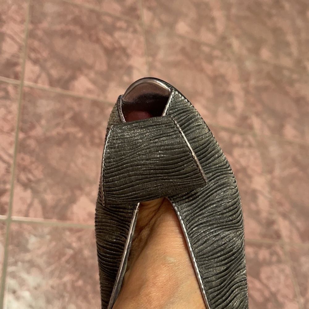 Shoes - Picture 3 of 7